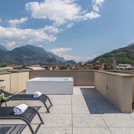 Essence - Charming Suites Riva del Garda Kamer foto
