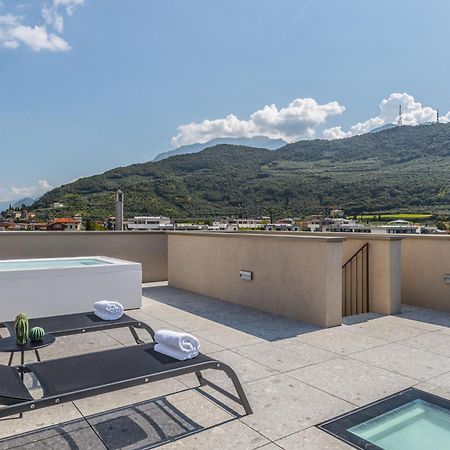 Essence - Charming Suites Riva del Garda Kamer foto