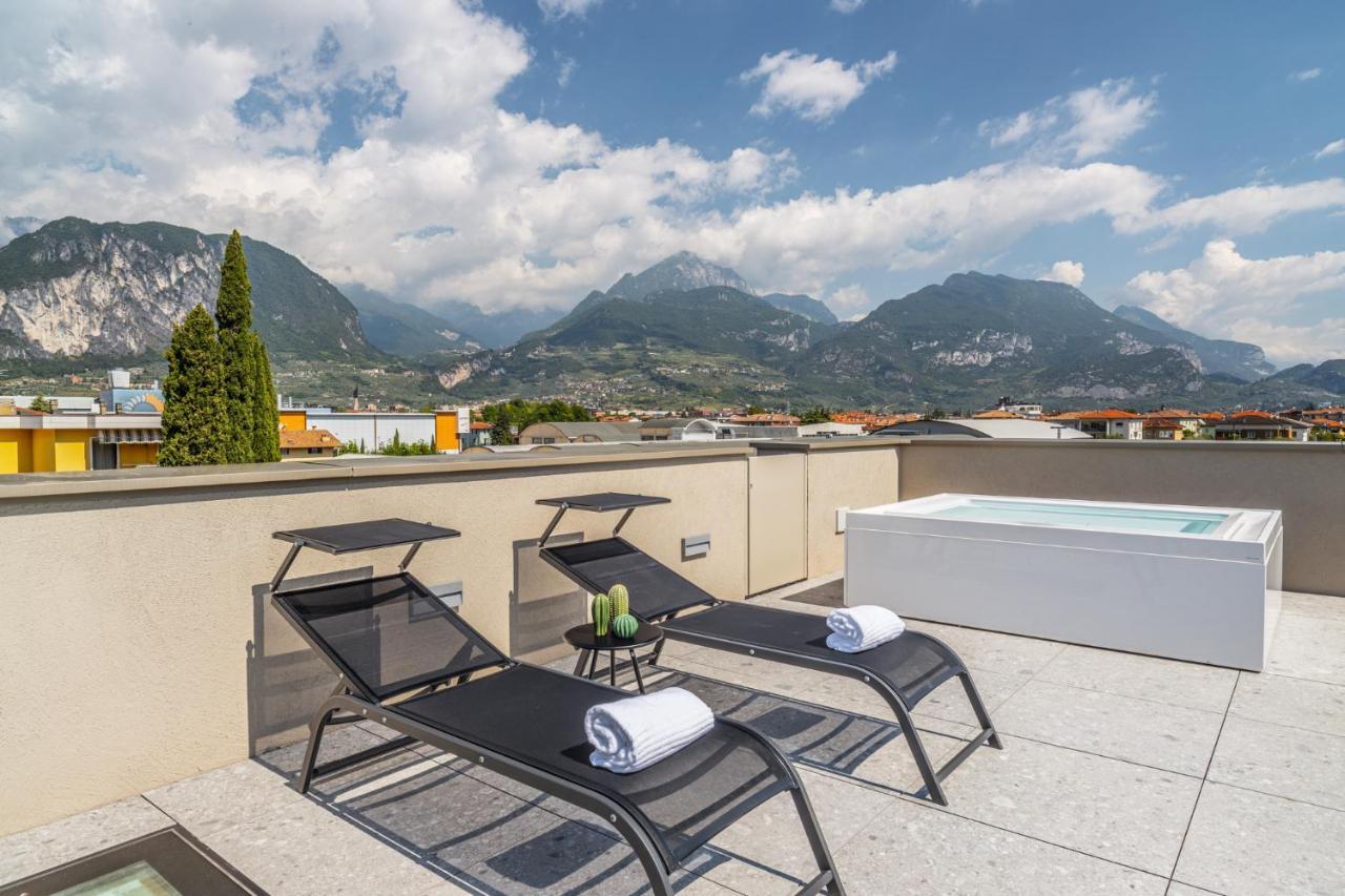 Essence - Charming Suites Riva del Garda Buitenkant foto