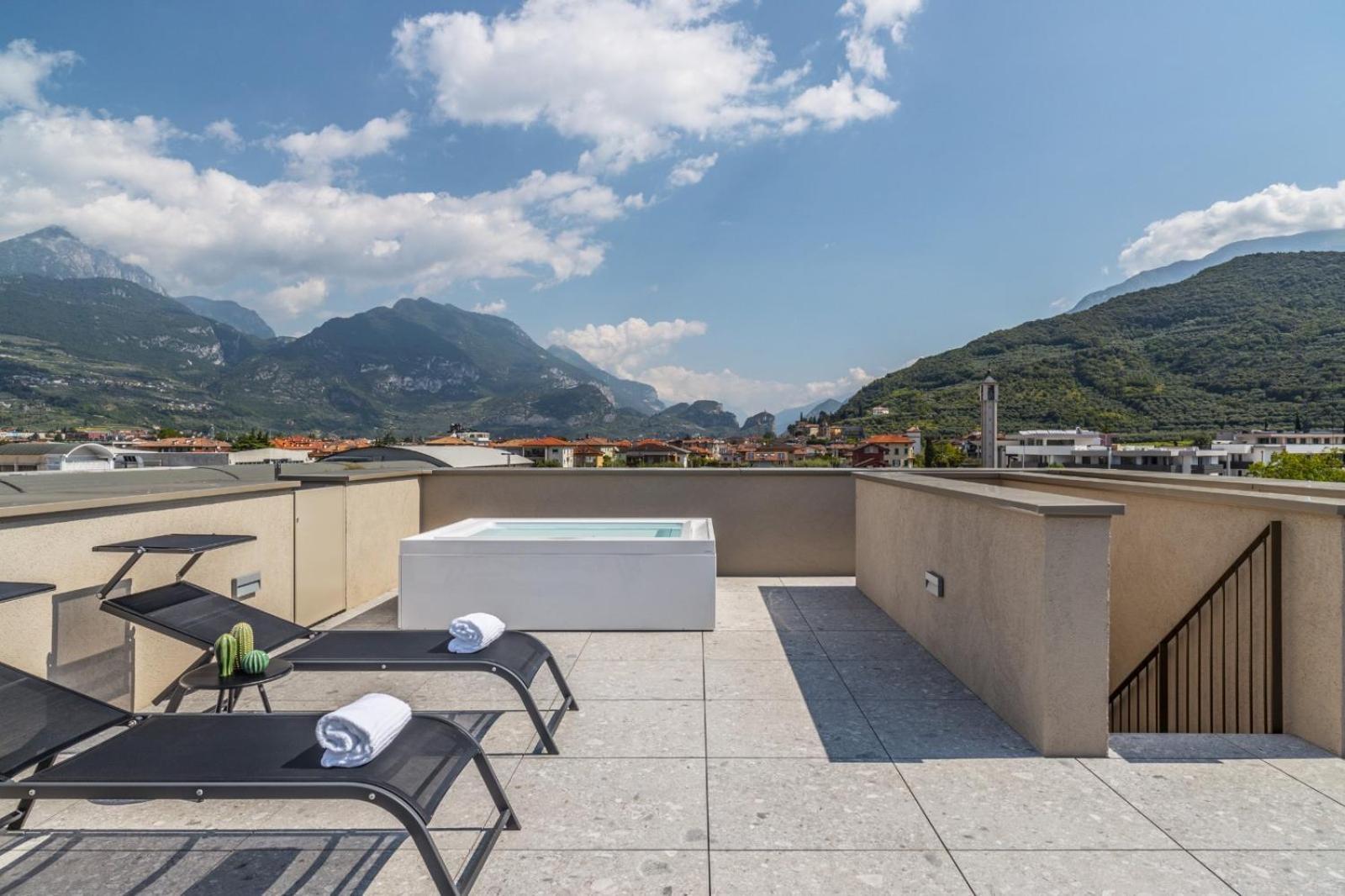 Essence - Charming Suites Riva del Garda Kamer foto